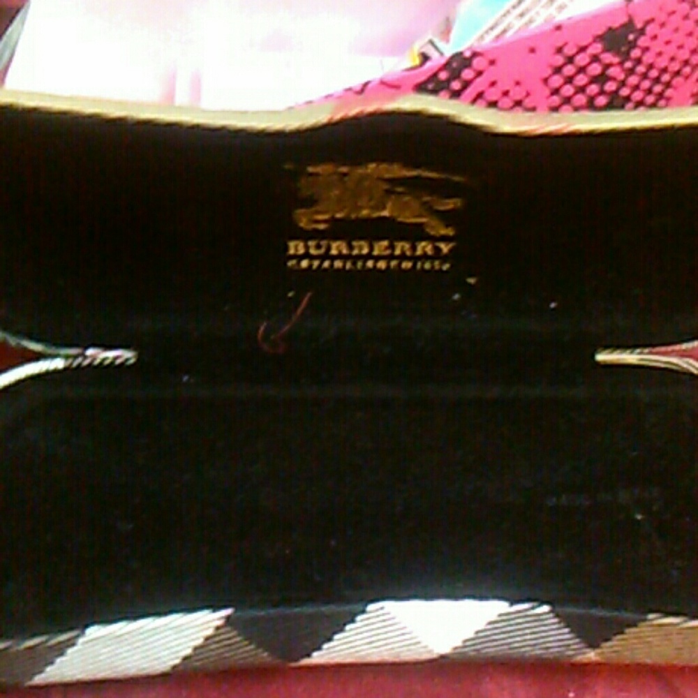 Authentic burberry  sun glass case